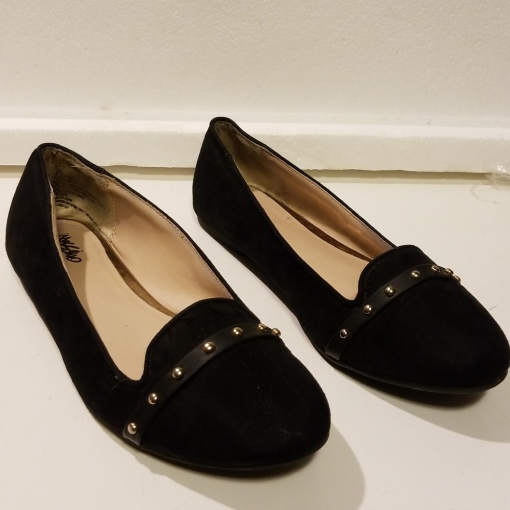 Black and gold stud flats